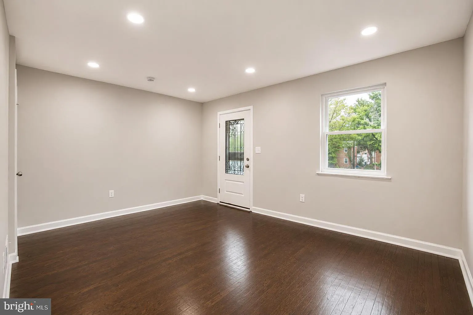 3 bed, 2.5 bath, 1278 sqft, $4,600 — Photo 4