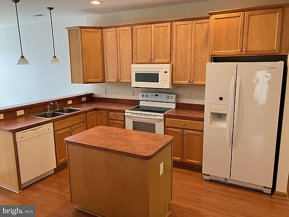 4th image of 22571 Chickadee Cir #3-4