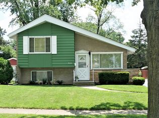 432 W Commonwealth Ln, Elmhurst, IL 60126