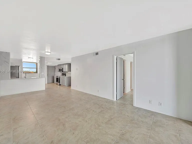117 Lake Emerald Dr #408 — Photo 18
