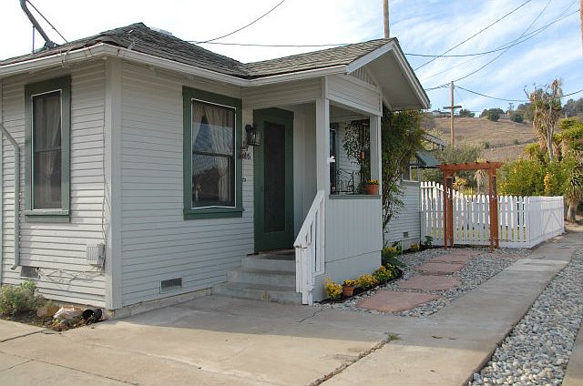1st image of 16 Lang St