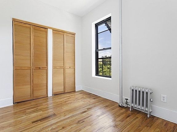 5th image of 921 E 179th St APT 2D