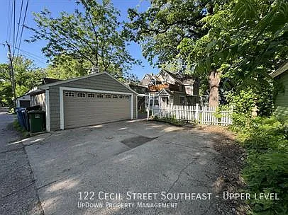 122 Cecil St SE #UPPER LEVEL — Photo 2