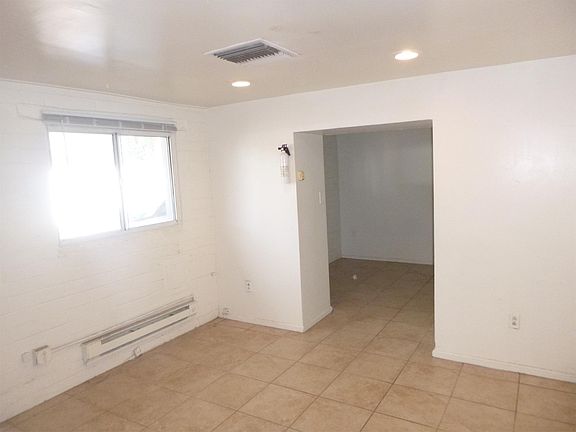 5th image of 1040 E Linden St #B
