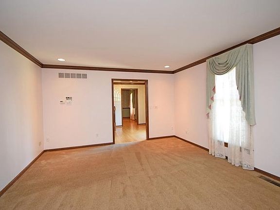 4th image of 7549 Kennesaw Dr