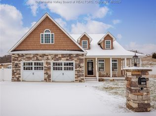 135 Kings Gate Dr, Milton, WV 25541