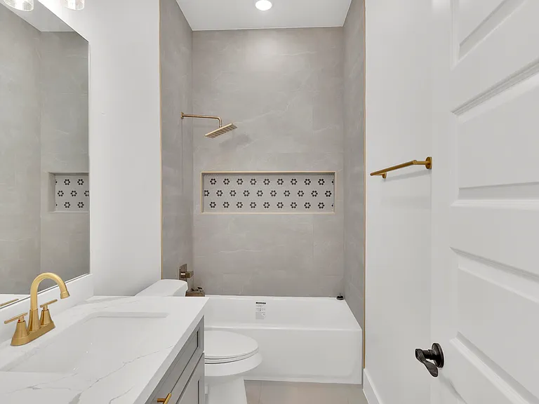 1311 E 33rd St #B — Photo 11