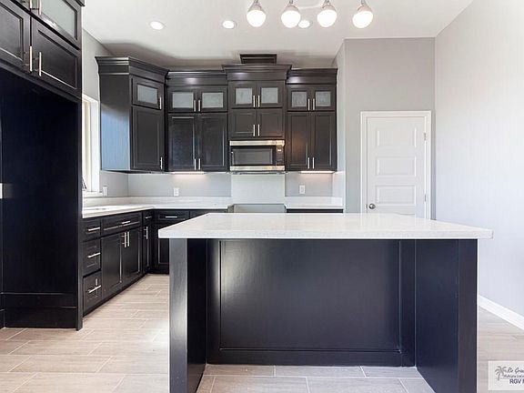 4th image of 3495 Sandalwood Dr #16
