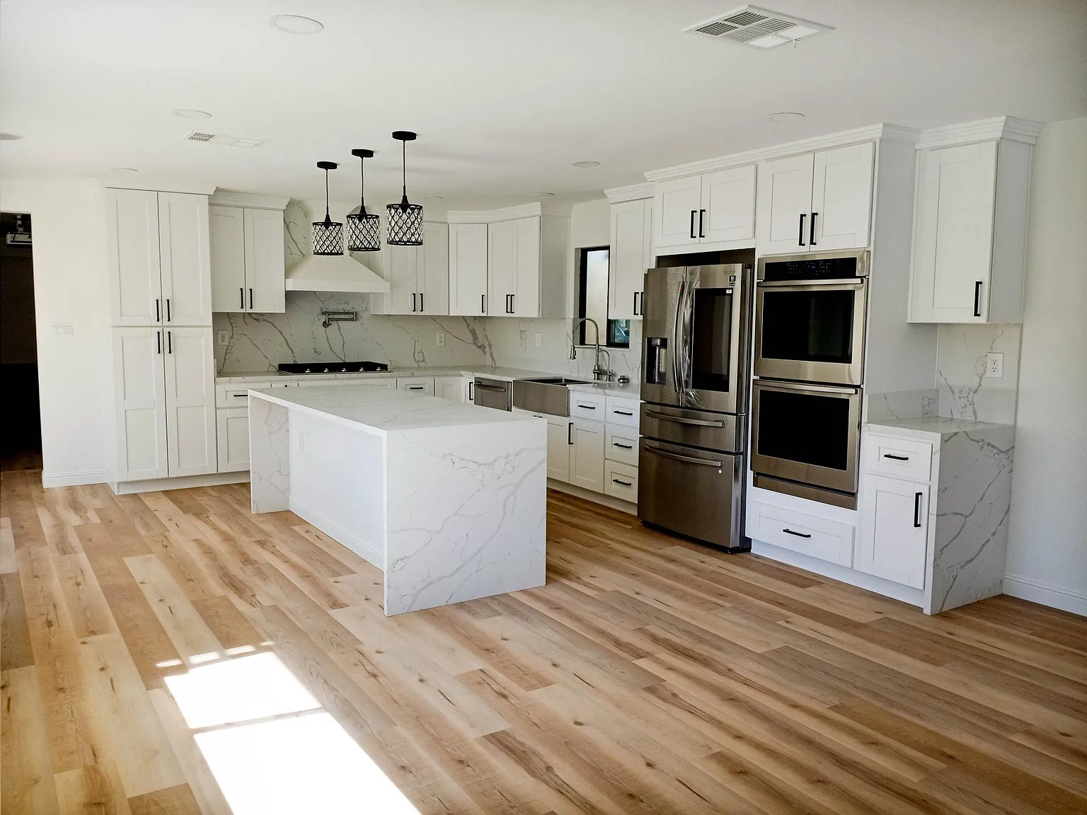 3 bed, 2900 sqft, $2,850 — Photo 2