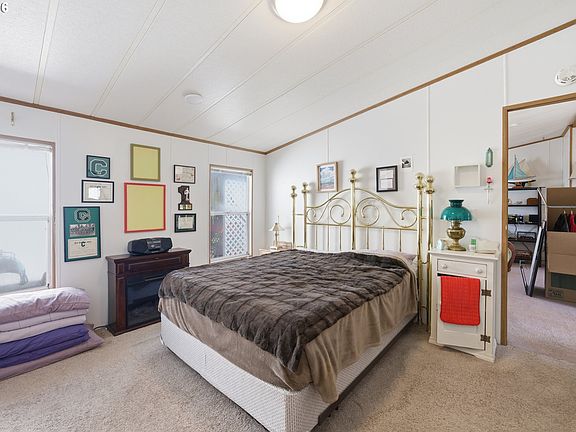 4th image of 1145 SW Cypress St Unit 1