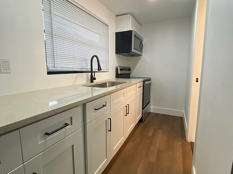 4614 E Seneca Ave — Photo 36