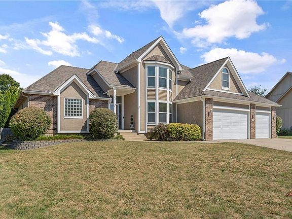 2nd image of 509 SE Canterbury Ln