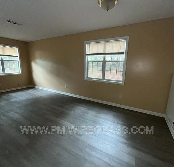 127 Pineridge Dr — Photo 2