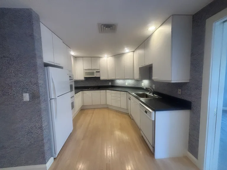 99-60 Florence St #3D — Photo 10