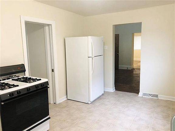 4th image of 3515 5th Ave