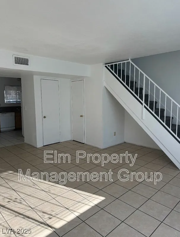 2 bed, 1.5 bath, 1080 sqft, $1,300 — Photo 2