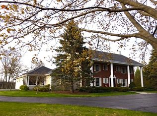 1900 Hickory Knoll Dr, Deerfield, IL 60015