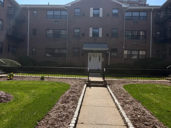 218 Prospect Ave, Hackensack, NJ