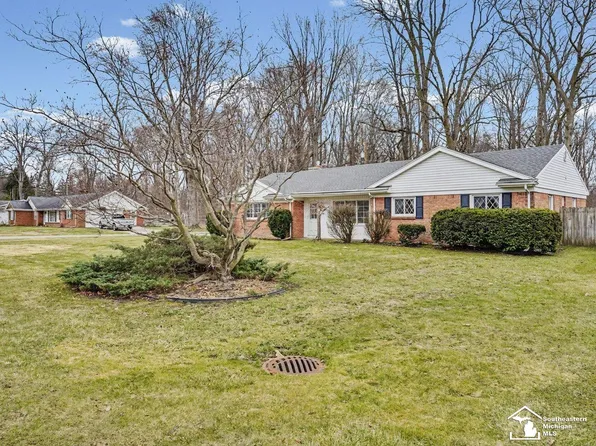 1593 Longfellow Dr, Temperance, MI 48182
