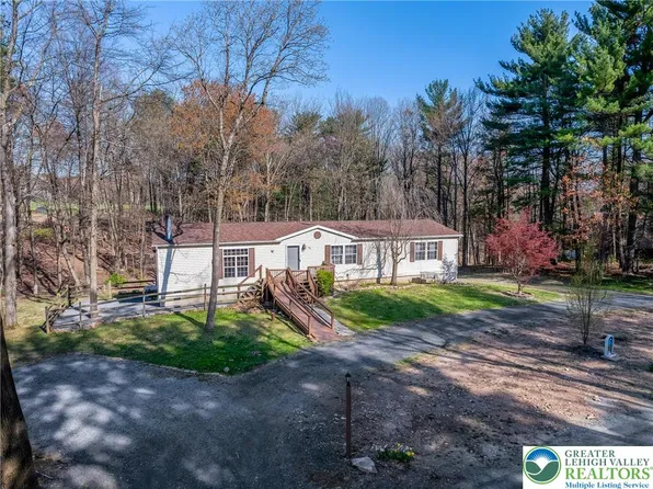 35 Green Briar Dr, Palmerton, PA 18071