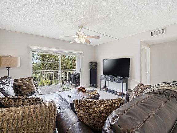 3rd image of 3800 Hillcrest Drive #310