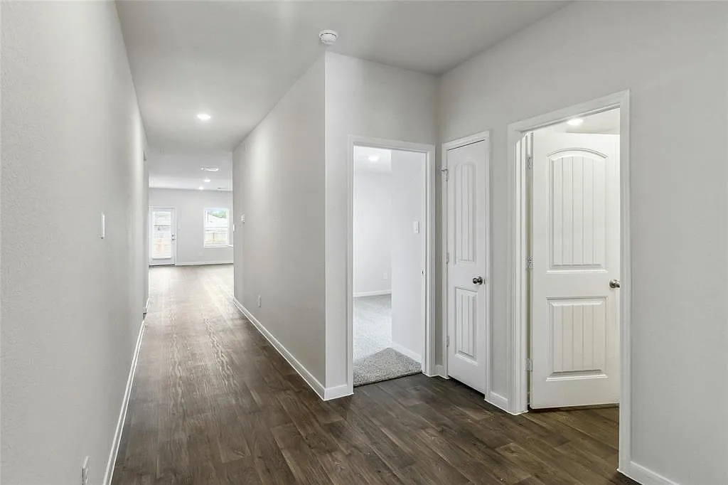 4 bed, 2.5 bath, 1831 sqft, $2,300 — Photo 4