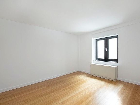 5th image of 349 Metropolitan Ave #2S