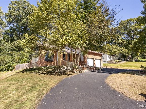 2nd image of 32 Windsor Dr