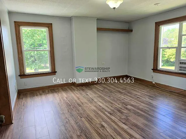 104 6th St NE #1/2 — Photo 5