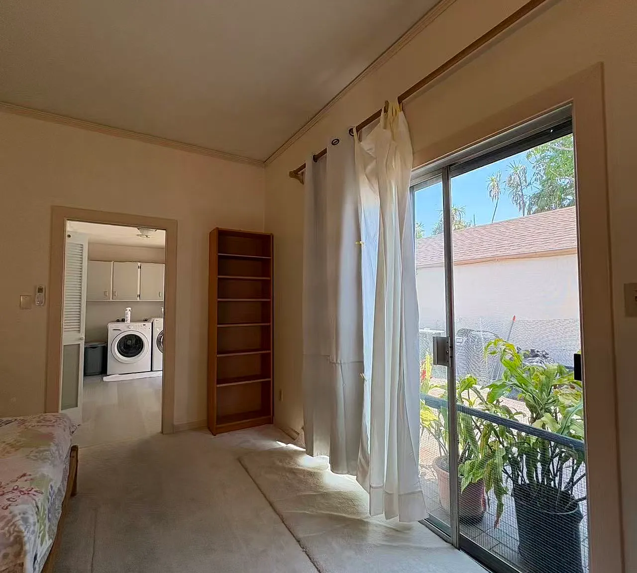 1 bed, 300 sqft, $1,000 — Photo 2