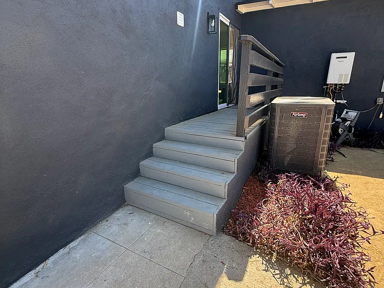 2255 W 29th St — Photo 31