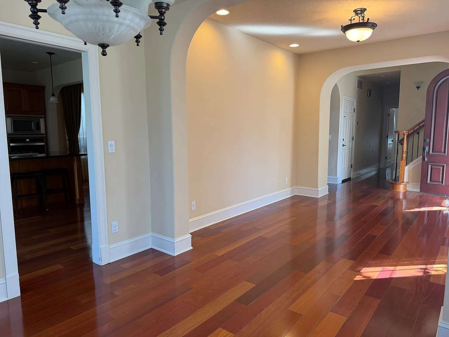 5 bed, 2633 sqft, $3,650 — Photo 3