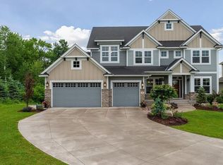 3 Monarch Ct, North Oaks, MN 55127