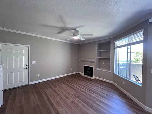5201 Laguna Oaks Dr Photo 1