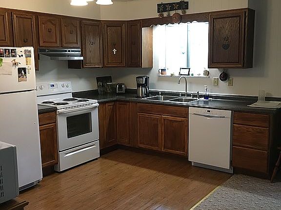 5th image of 46 Betty Ave