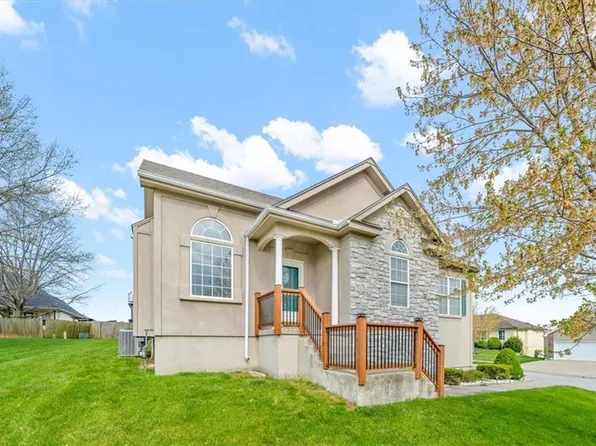 1404 Madison Ct, Grain Valley, MO 64029