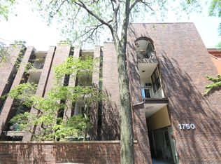 1750 N Wells St APT 205, Chicago, IL 60614