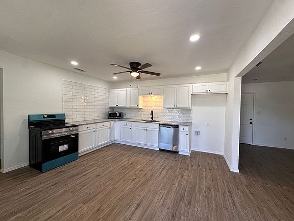 2nd image of 2318 1st St