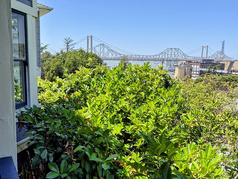 725 Alhambra St — Photo 18
