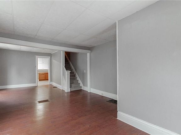2nd image of 106 Bishop St