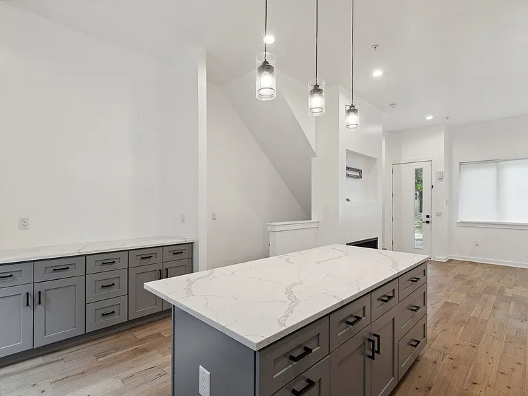 2219 N Hope St — Photo 7