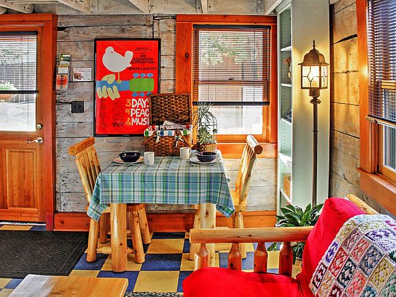 Table dressed 4 guests