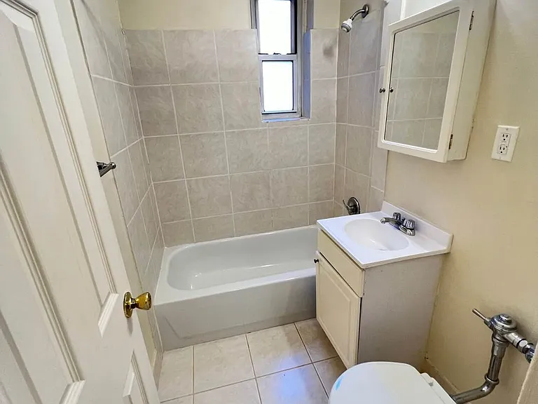 2355 E 12th St #5Z — Photo 2