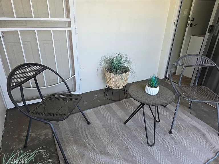 2646 Military Ave — Photo 11