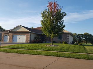 1080 Rustic View Ct, Eldridge, IA 52748