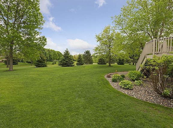 3rd image of 8887 Springwood Dr