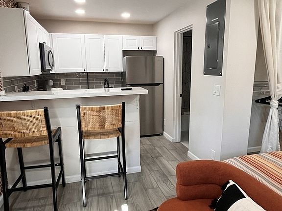 3rd image of 846 N 10th Ave #7
