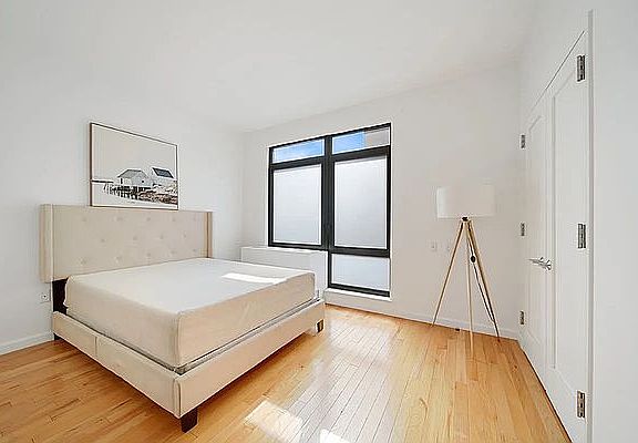 4th image of 2211 3rd Ave #7B