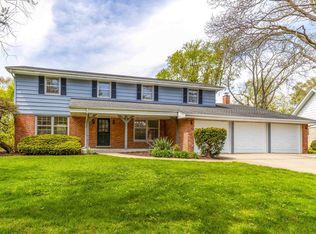 1712 Shawnee Trl, Northbrook, IL