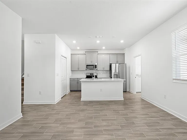 3039 Ella Way — Photo 9